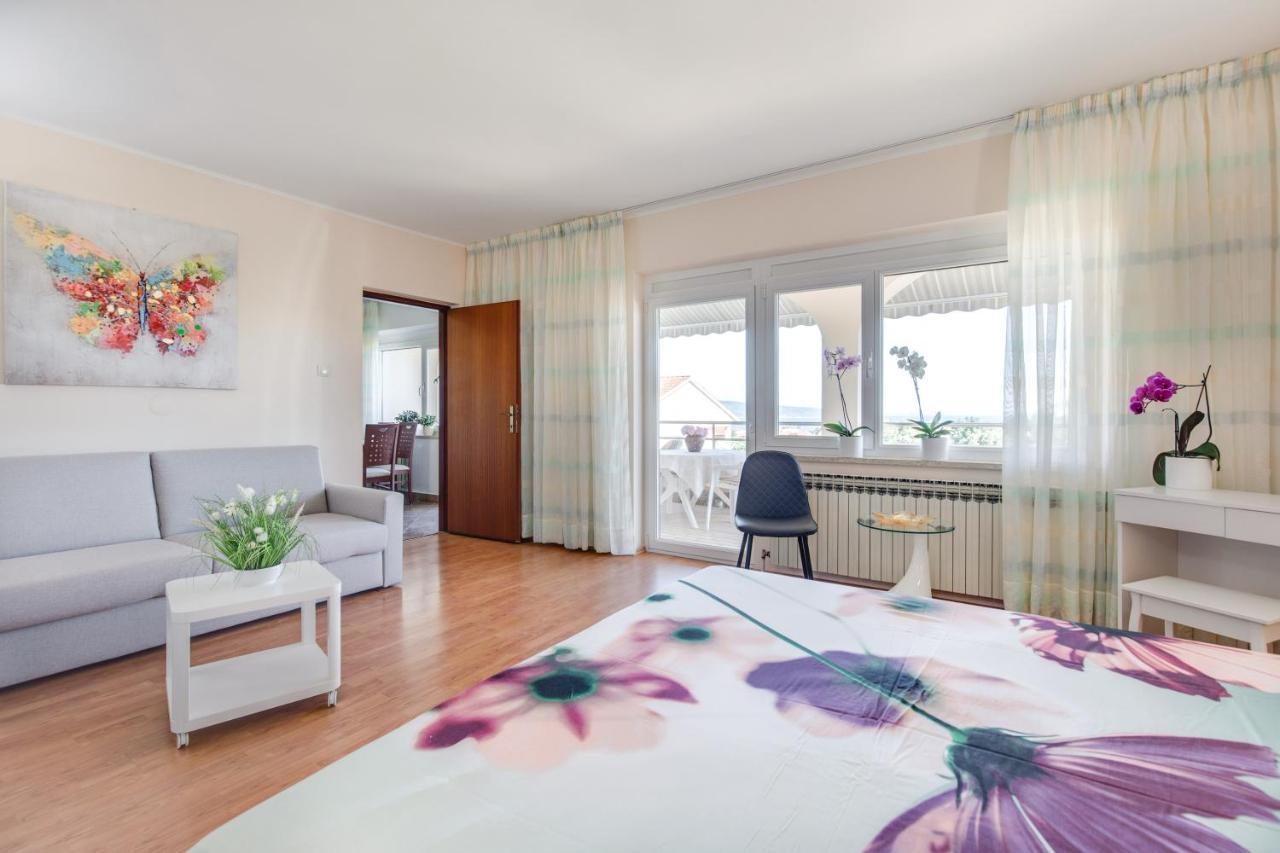Apartmani Paradiso Krk Town Exterior photo